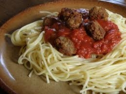Spaghetti con albondigas